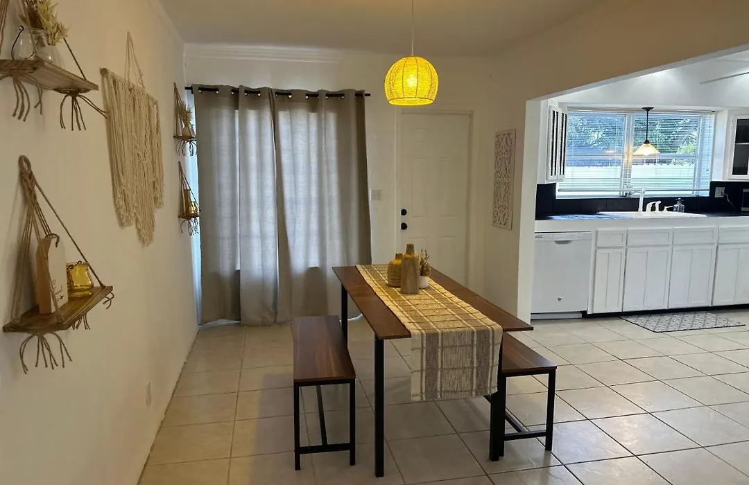 Charming 2 Bedroom Home At Wilton Manors-1