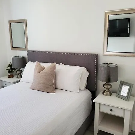 Stylish & Newly-Renovated Suites Near Las Olas-2