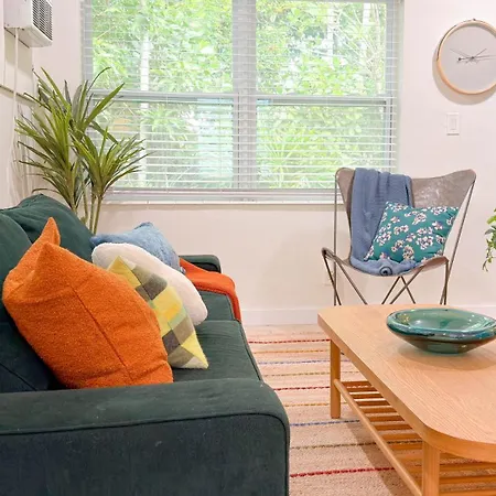 Cozy Garden Bungalow - Pets/Parking/Beach-2